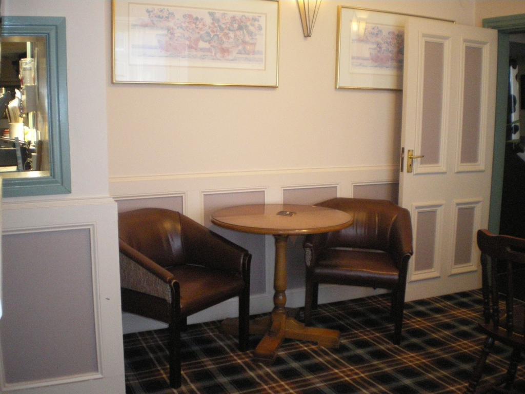Crown Hotel Pwllheli Buitenkant foto