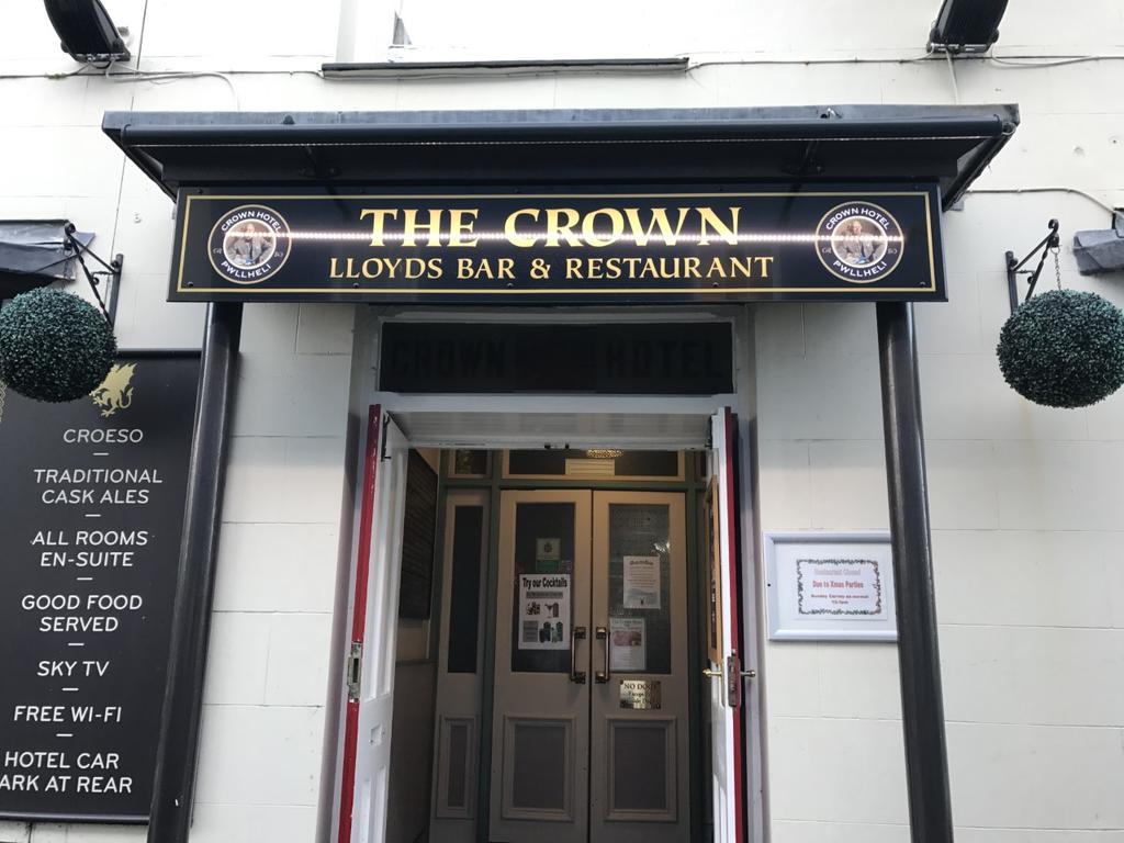 Crown Hotel Pwllheli Buitenkant foto
